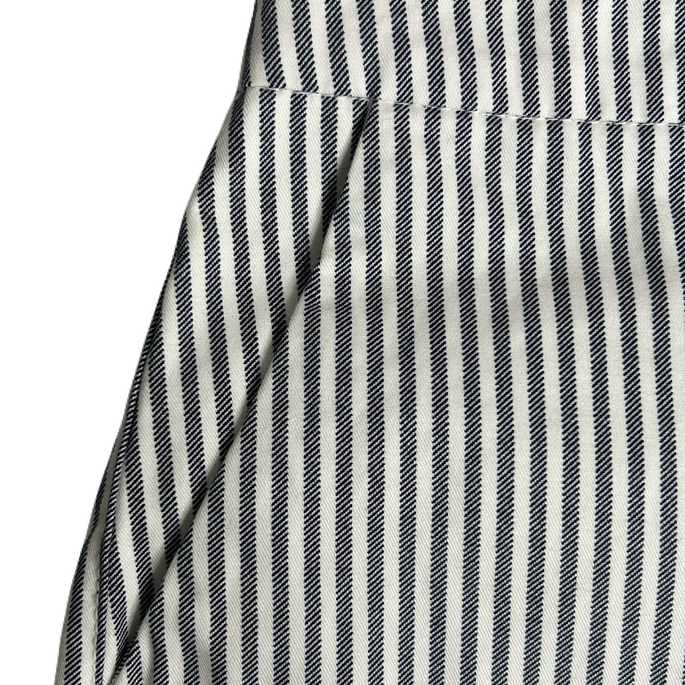 NWT, Old Navy Seersucker Shorts, Size 0 - Picture 4 of 7
